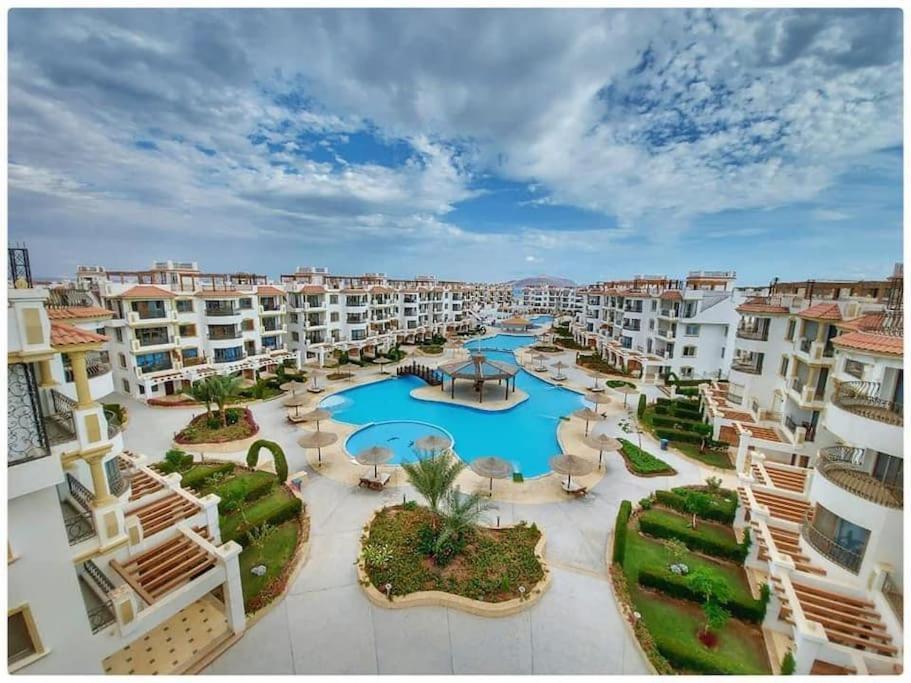 3-Bedroom Apartment On The Third Floor With 3 Balconies And Lovely Pool View, Street View And Free Beach Access In Sharm Hills Resort 外观 照片