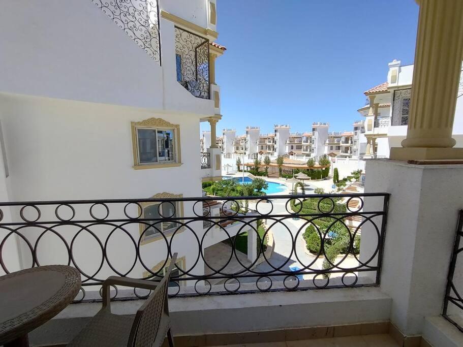 3-Bedroom Apartment On The Third Floor With 3 Balconies And Lovely Pool View, Street View And Free Beach Access In Sharm Hills Resort 外观 照片