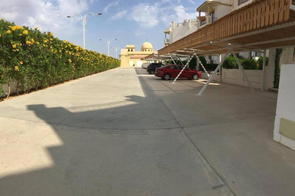 3-Bedroom Apartment On The Third Floor With 3 Balconies And Lovely Pool View, Street View And Free Beach Access In Sharm Hills Resort 外观 照片