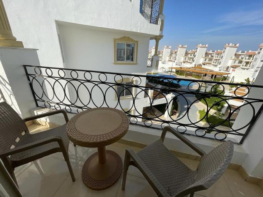 3-Bedroom Apartment On The Third Floor With 3 Balconies And Lovely Pool View, Street View And Free Beach Access In Sharm Hills Resort 外观 照片