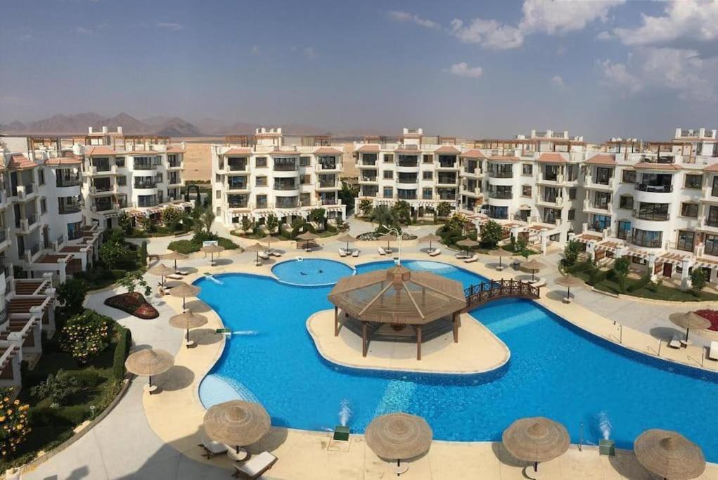 3-Bedroom Apartment On The Third Floor With 3 Balconies And Lovely Pool View, Street View And Free Beach Access In Sharm Hills Resort 外观 照片