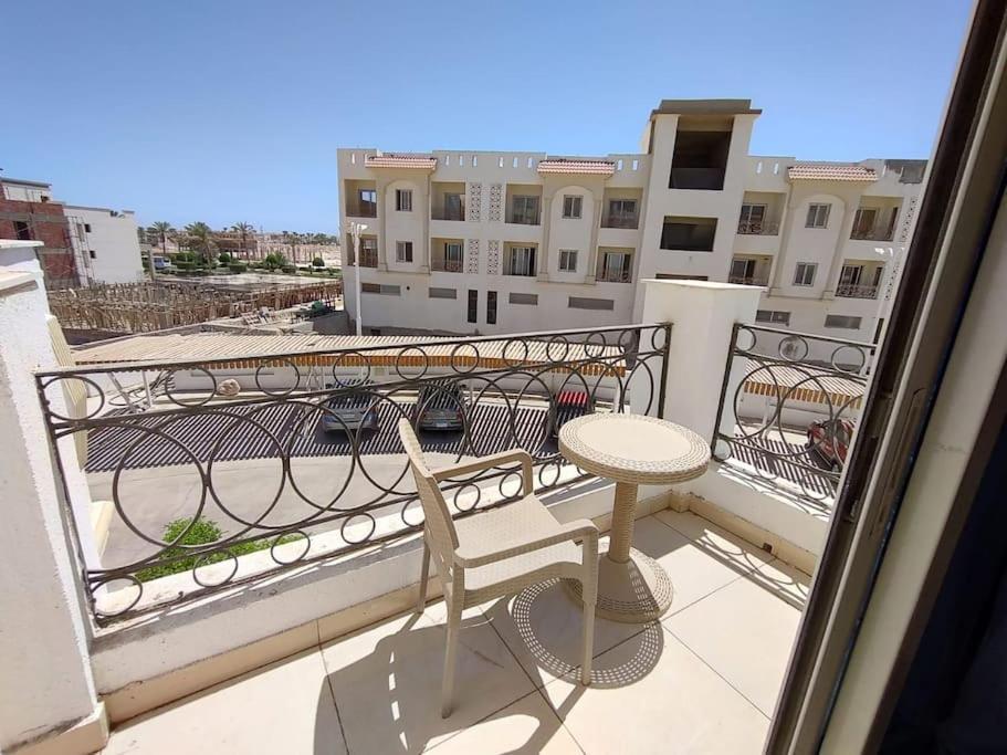 3-Bedroom Apartment On The Third Floor With 3 Balconies And Lovely Pool View, Street View And Free Beach Access In Sharm Hills Resort 外观 照片