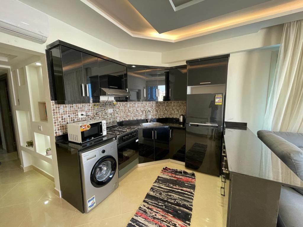 3-Bedroom Apartment On The Third Floor With 3 Balconies And Lovely Pool View, Street View And Free Beach Access In Sharm Hills Resort 外观 照片