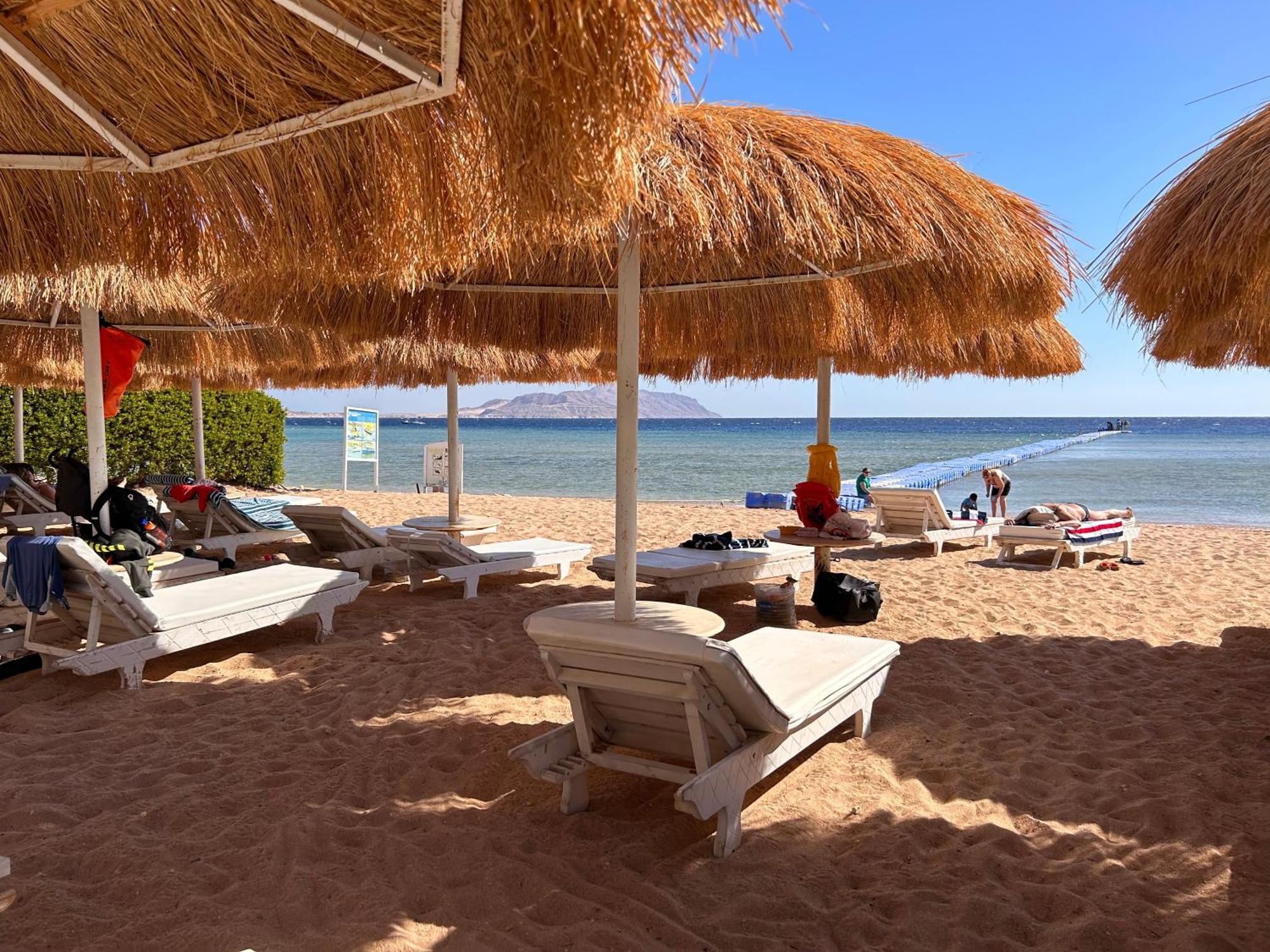 3-Bedroom Apartment On The Third Floor With 3 Balconies And Lovely Pool View, Street View And Free Beach Access In Sharm Hills Resort 外观 照片