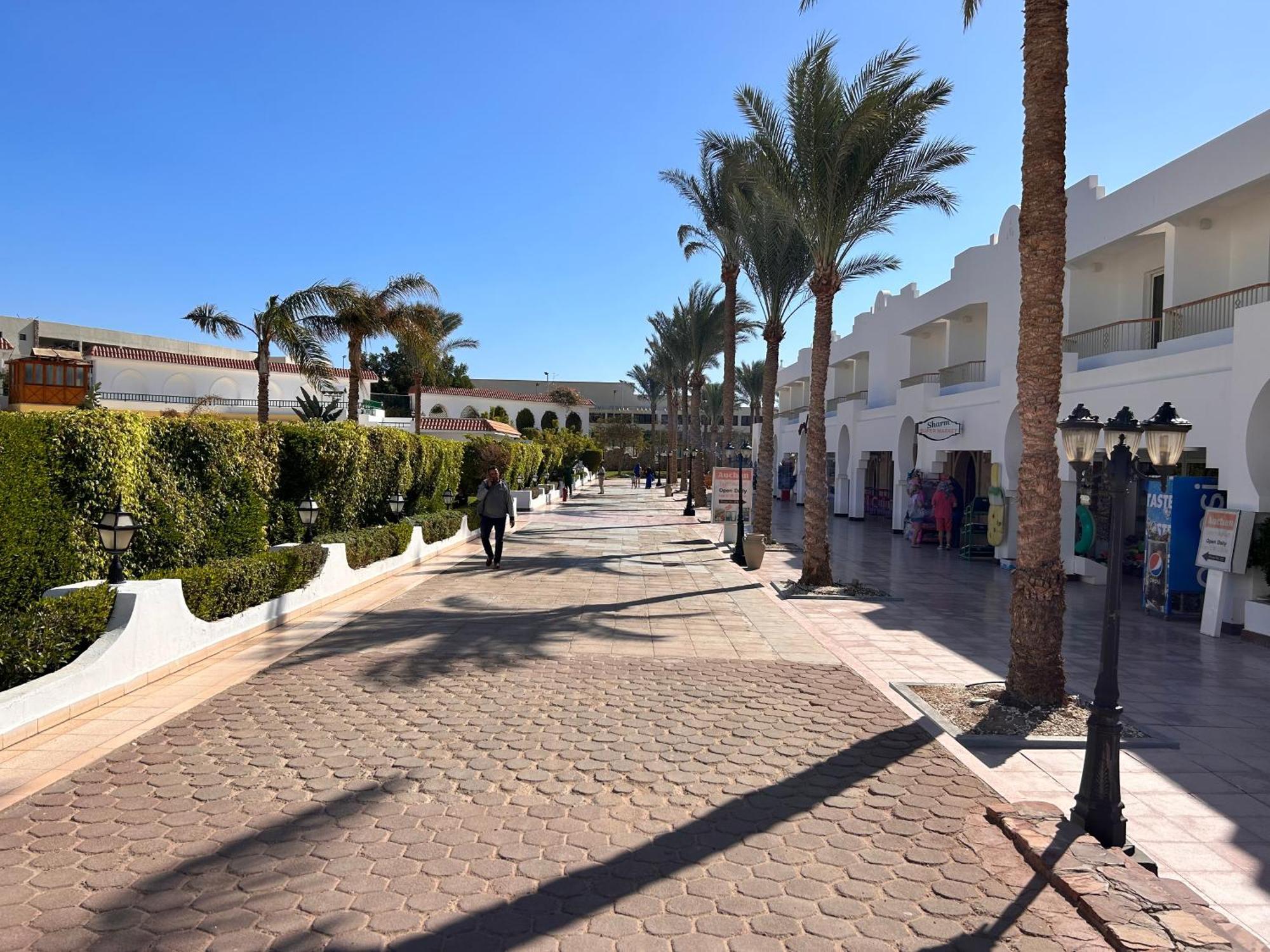 3-Bedroom Apartment On The Third Floor With 3 Balconies And Lovely Pool View, Street View And Free Beach Access In Sharm Hills Resort 外观 照片