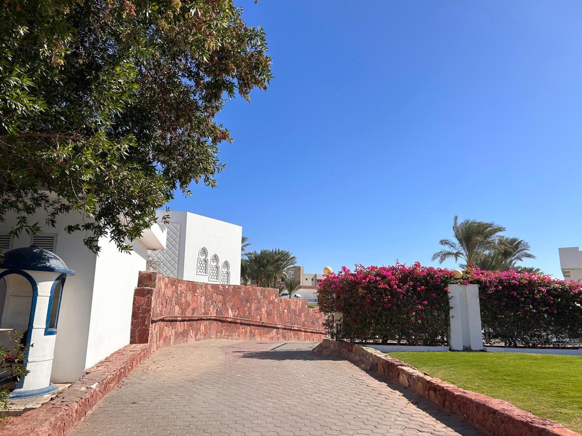 3-Bedroom Apartment On The Third Floor With 3 Balconies And Lovely Pool View, Street View And Free Beach Access In Sharm Hills Resort 外观 照片
