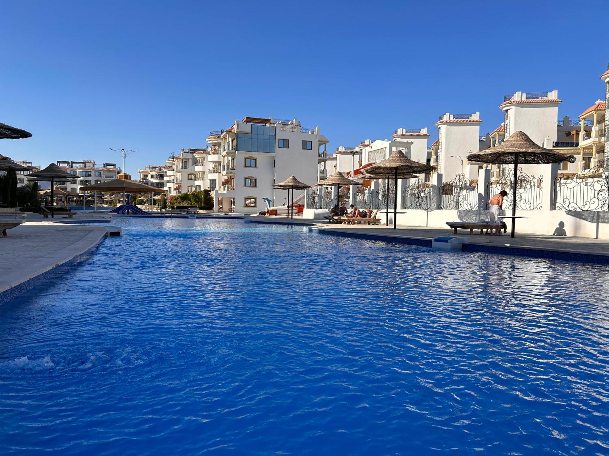 3-Bedroom Apartment On The Third Floor With 3 Balconies And Lovely Pool View, Street View And Free Beach Access In Sharm Hills Resort 外观 照片