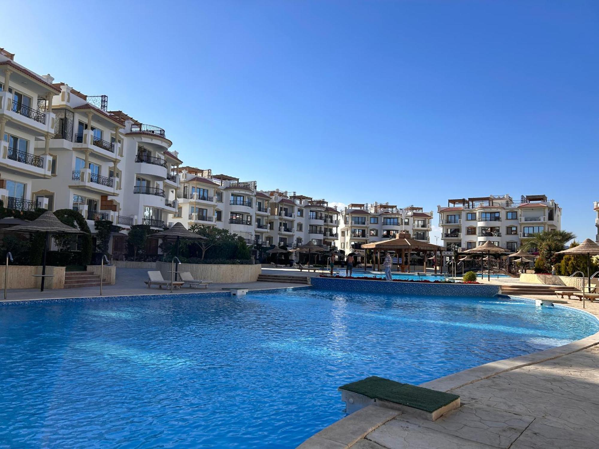 3-Bedroom Apartment On The Third Floor With 3 Balconies And Lovely Pool View, Street View And Free Beach Access In Sharm Hills Resort 外观 照片