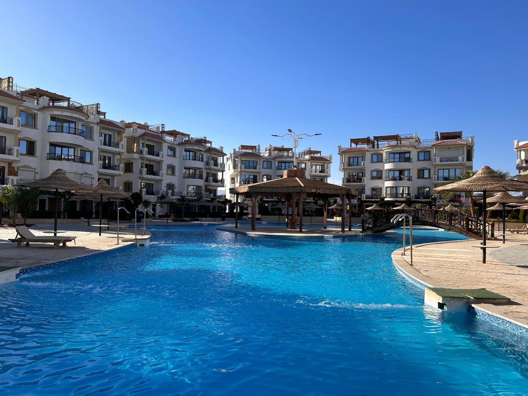 3-Bedroom Apartment On The Third Floor With 3 Balconies And Lovely Pool View, Street View And Free Beach Access In Sharm Hills Resort 外观 照片