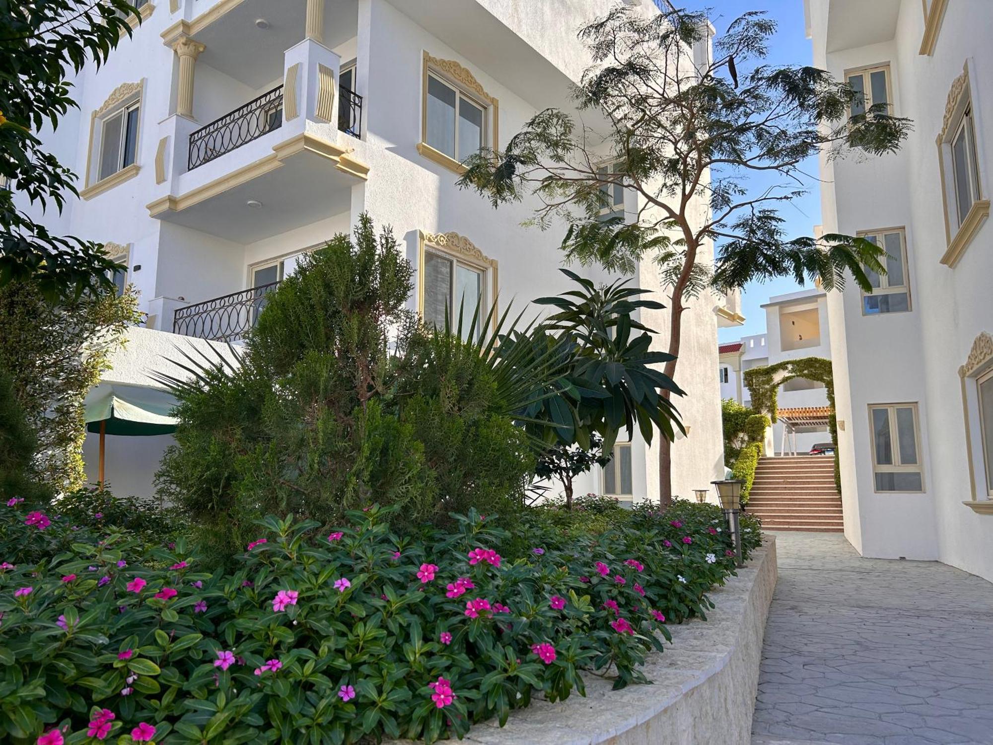 3-Bedroom Apartment On The Third Floor With 3 Balconies And Lovely Pool View, Street View And Free Beach Access In Sharm Hills Resort 外观 照片