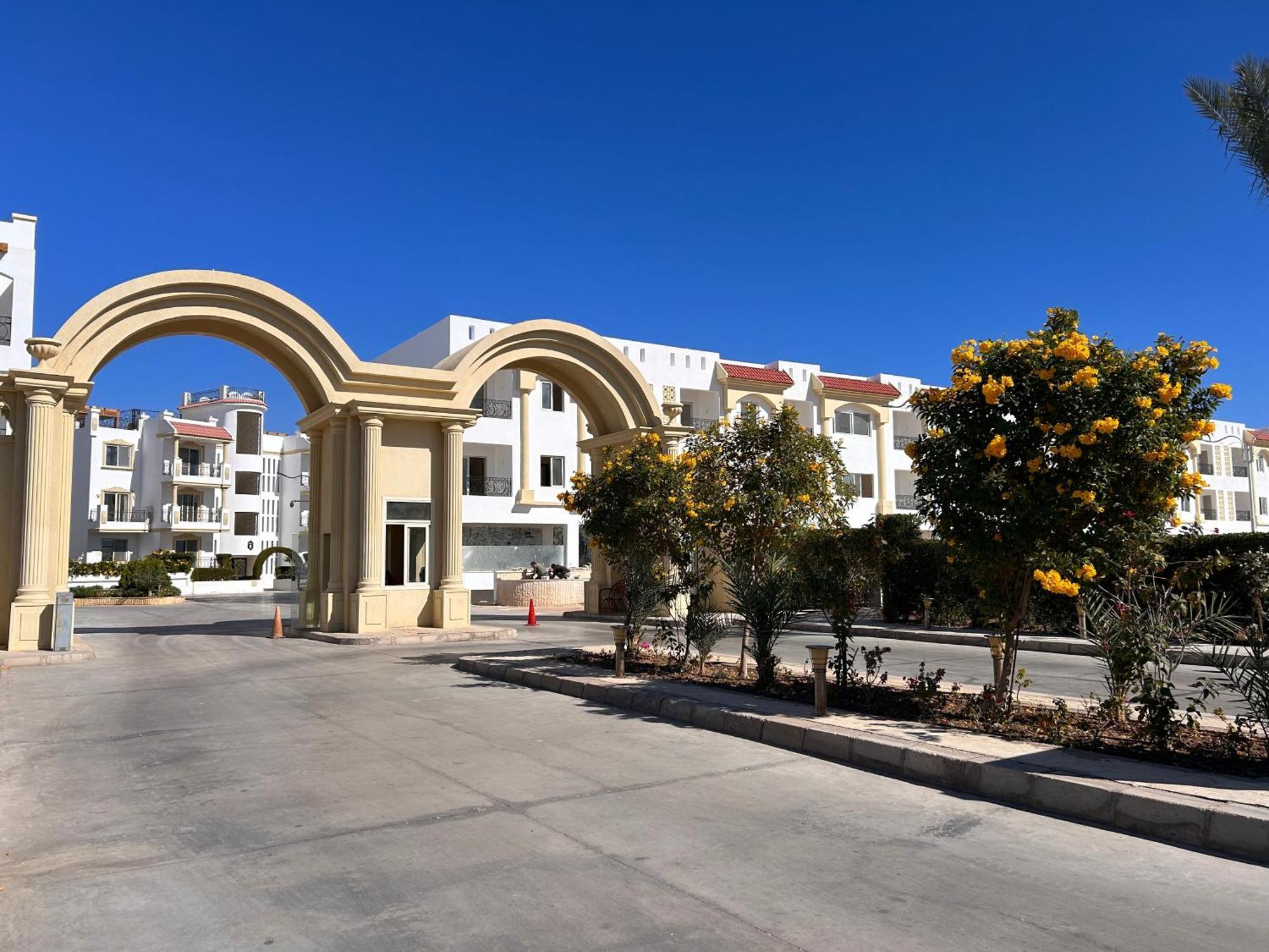 3-Bedroom Apartment On The Third Floor With 3 Balconies And Lovely Pool View, Street View And Free Beach Access In Sharm Hills Resort 外观 照片