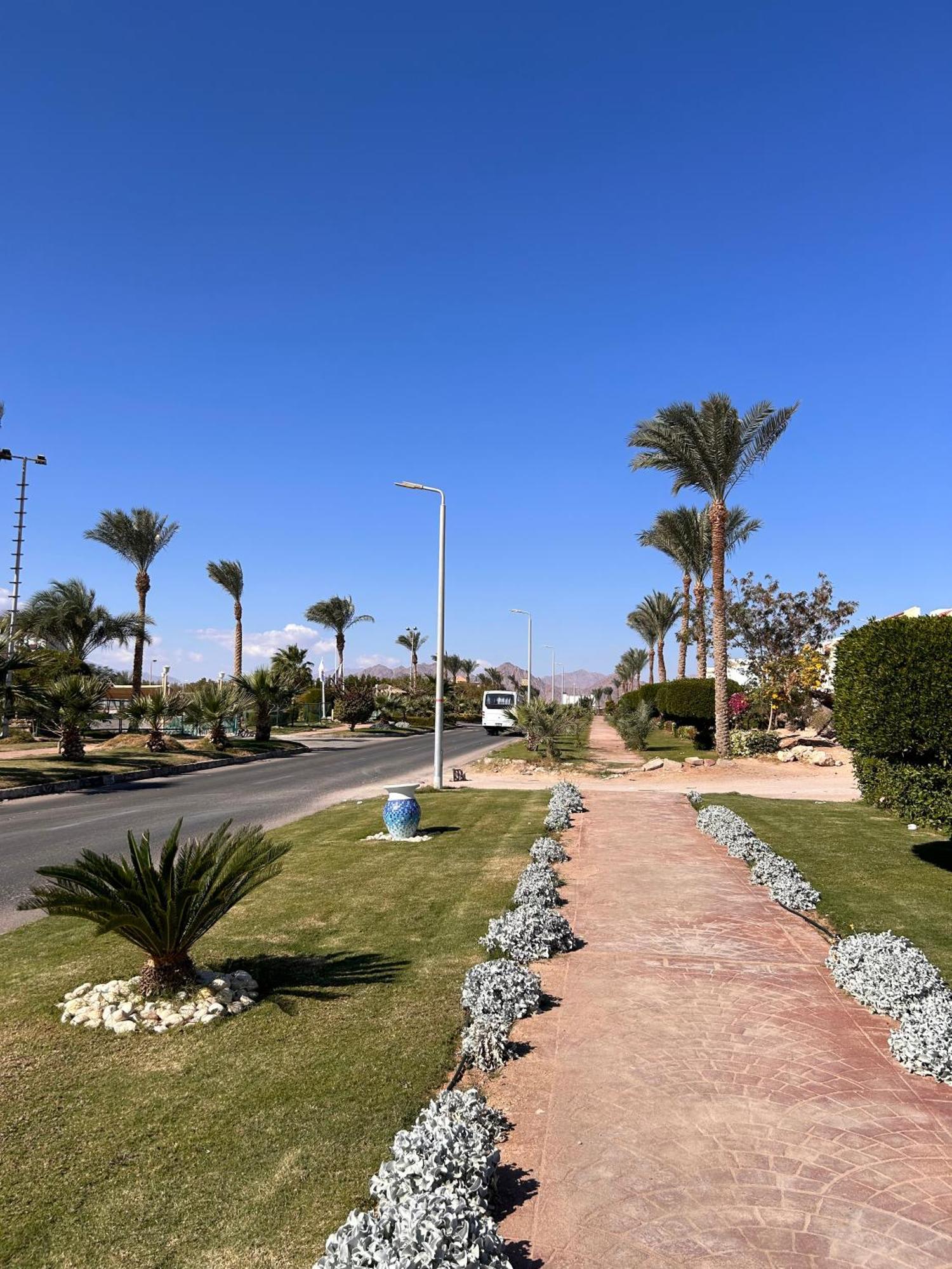 3-Bedroom Apartment On The Third Floor With 3 Balconies And Lovely Pool View, Street View And Free Beach Access In Sharm Hills Resort 外观 照片
