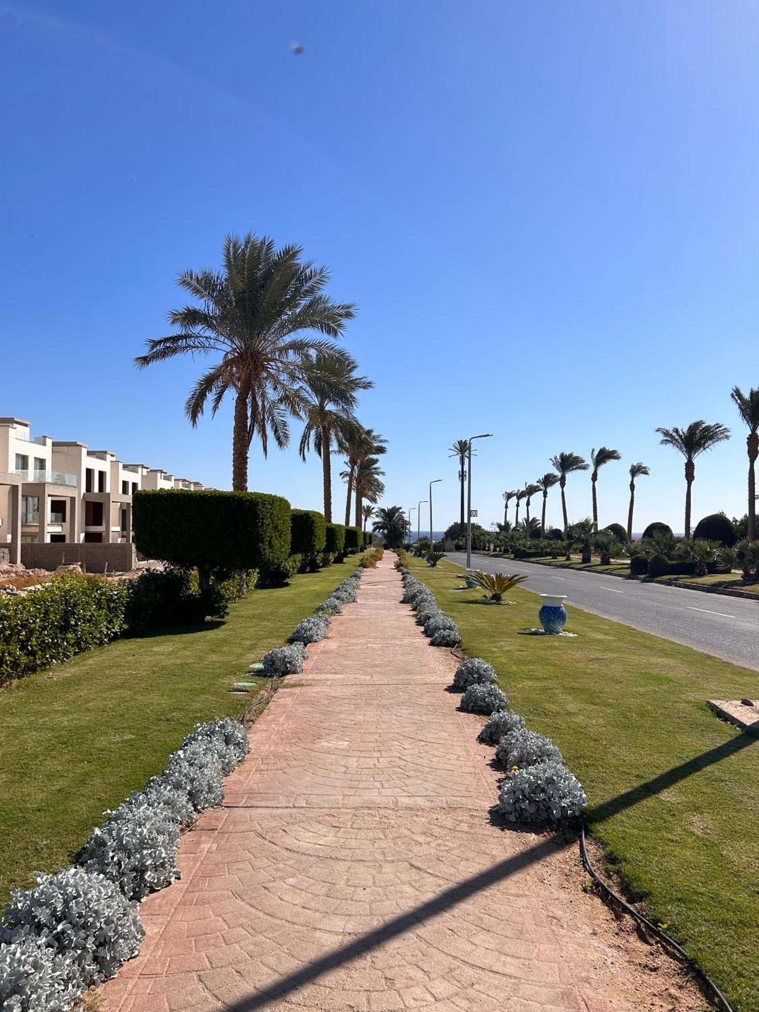 3-Bedroom Apartment On The Third Floor With 3 Balconies And Lovely Pool View, Street View And Free Beach Access In Sharm Hills Resort 外观 照片