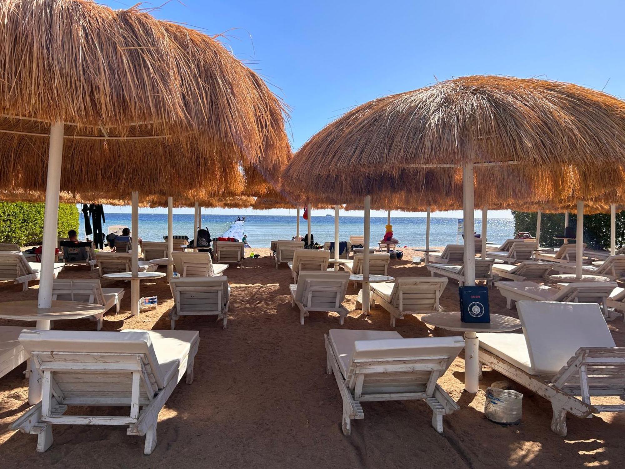 3-Bedroom Apartment On The Third Floor With 3 Balconies And Lovely Pool View, Street View And Free Beach Access In Sharm Hills Resort 外观 照片